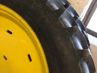 Sprøjtehjul til John Deer sælges bud ønskes 