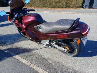 Honda cbr 1000f sc24 