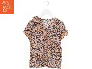 Bluse med leopardmønster fra We (str. 122)