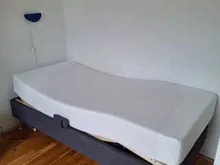 Elevationsseng med fjernbetjening