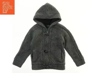 Strikket hættetrøje med lukning og lommer (str. 122)