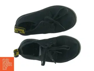 UDEN BRUGSSPOR Snøre Sko fra Dr. Martens (str. 24)