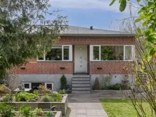 Totalrenoveret halv dobbelthus i Brabrand