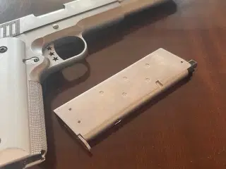 1911 punisher god kvalitet (gas blowback)