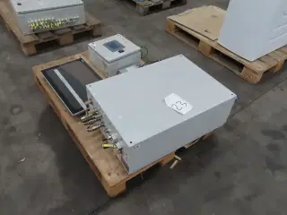 El-skab + diverse elkomponenter