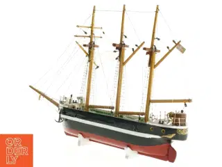 Modelskib (str. 42 x 27 x 6 cm)