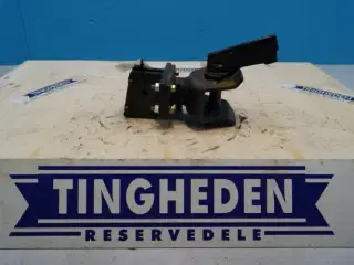 John Deere 2026R Hitch LVA18479