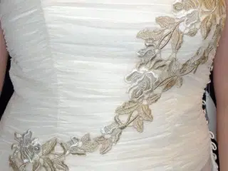 Villais brudekjole