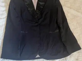 Blazer fra H&M.