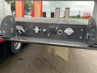 MAC 3 akslet maskintrailer Med hydr ramper