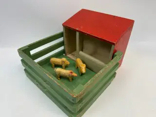 Ældre grisestald m. grise (Fængselslegetøj)