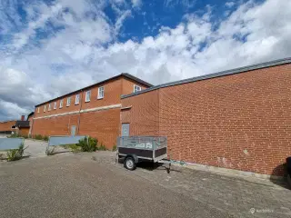 Lager, logistikejendom på i alt ca. 1.300 kvm