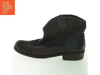 Brune læderstøvler med krybdyr-mønster fra Bonpoint (str. 33 )