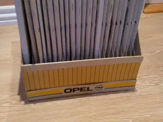 Opel kataloger..
