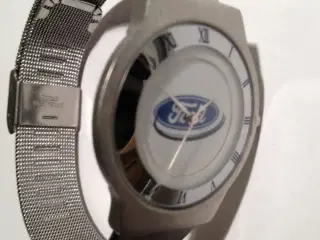 Ford logo i hvid skive, måler: 34mm dia.
