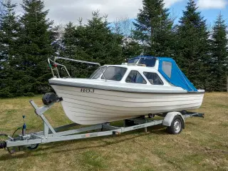 Velholdt kabine båd