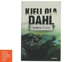 Kvinden i plastic af Kjell Ola Dahl (Bog)