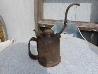 Antik smørekande.
