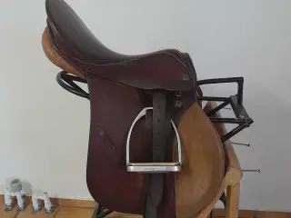 Brugt velholdt sadel.