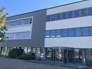 Kontorlejemål beliggende på 2. sal med mulighed for at leje fra ca. 600 m² - 1.631 m².