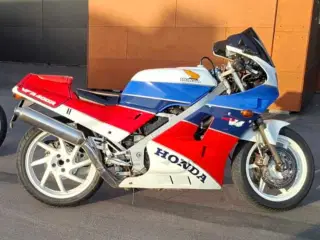 Honda VFR 400R 