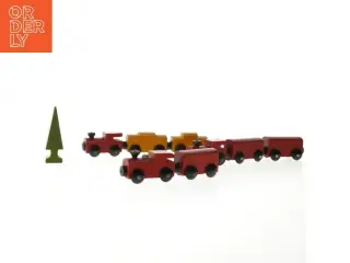 Træ legetøjstog med træer (str. 8 cm)