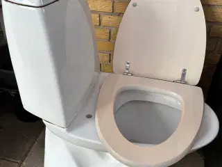 GRATIS IFØ Toilet med lyst træbræt