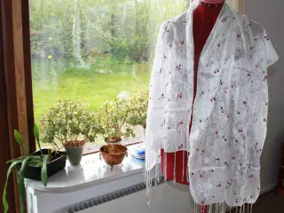 Silke tørklæde m. broderede blomster