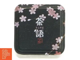 Japansk teæske med blomstermotiv (str. 8x7 cm)