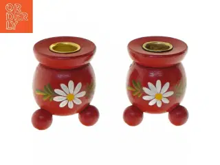 Røde lysestager med blomster (str. 7 cm)