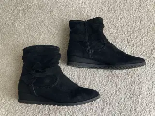 Korte støvler fra Tamaris.