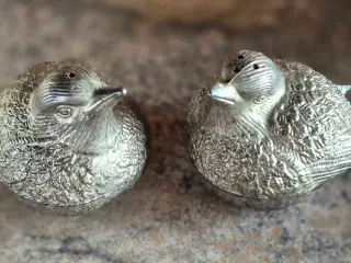 Salt og peber fugle i pletsølv 