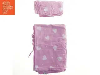 Dyne og pudebetræk med hjerter (str. Hovedpude. 40 x 36 cm. dyne. 67 x. 90 cm)