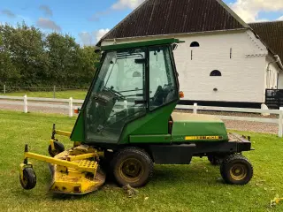 John Deere F935 