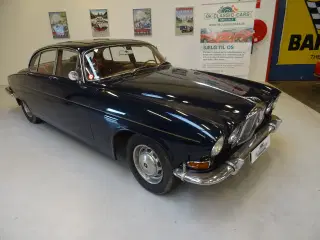 Jaguar. Stor, smuk limousine.