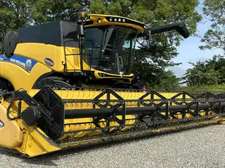 New Holland CR9.80 DK flotteste NH tærsker m. 30 fods Varifeed