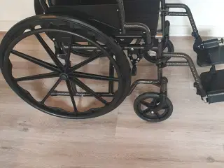 Kørestol ny - 2 gange i brug 
