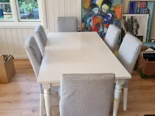 Spisebord med udtræk og 6 stole