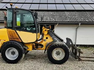 Volvo L25B / årg. 2006 / 4500 timer / 2 redskaber