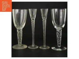 Sæt af dekorative glas (str. 8,5x22 cm)