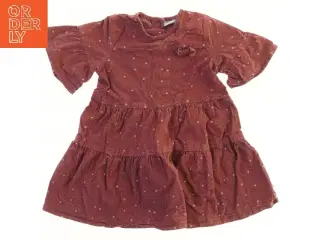 Rosa føjlskjole med prikker fra Hust & Claire (str. 98)