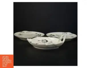 3 fade Sort Rose fra fra Kjøbenshavn Porcellains fabrik (str. 25 x 27 x 3 cm og 24 x 20 x 8 cm)