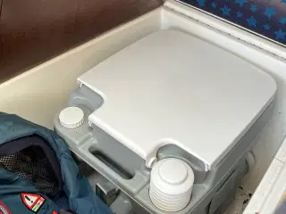Portable toilet 