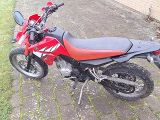 Yamaha xt125