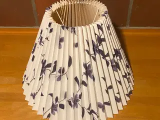 Pæn lampeskærm til gulv/standerlampe, kr. 50,-