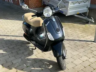 Vespa Piaggio LX50 Scooter