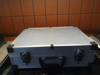 Kuffert Aluminium Rigtig god stand