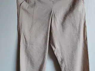 Pæn Ny Knikers str 38 Beige farvet 