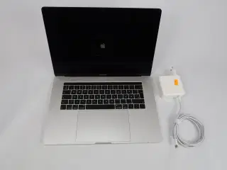 Apple MacBook Pro 15,4" IPS i7-8750H