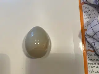 Æg af glas til pynt.